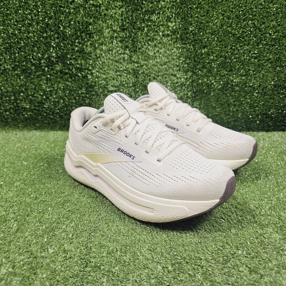 Brooks Ghost Max 2 Coconut Milk Athletic Running Sneakers Womens Size 8 B
